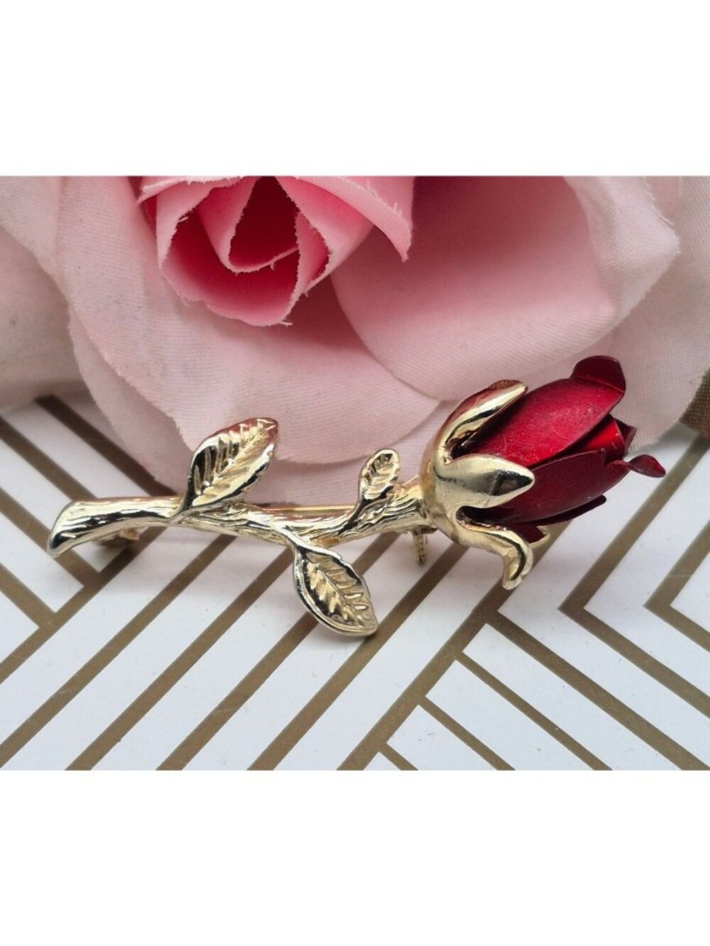 Beautiful Gold Tone Red Rose Flower Brooch Pin 3-Dimensional 2" Elegant Jewelry